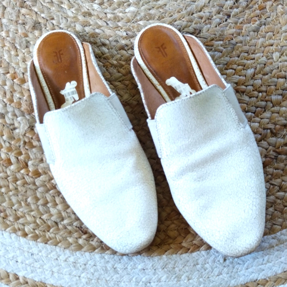 Frye white pebbled leather slip-on mule clog shoes 9